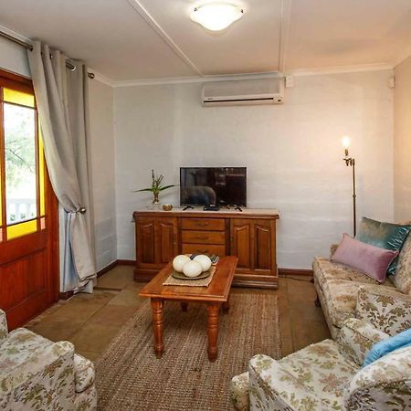 Hazenjacht Karoo Lifestyle - Spitzkop Apartamento Oudtshoorn Exterior foto